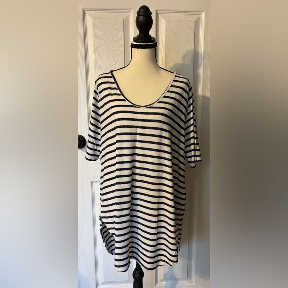 READY Old Navy 1X Navy & White Striped Scoop Neck Short Sleeve Top Plus Size